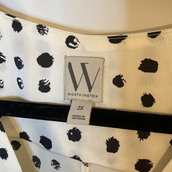 Worthington Black and White Polka Dot V Neck Blouse - Size 2X - Picture 2 of 4